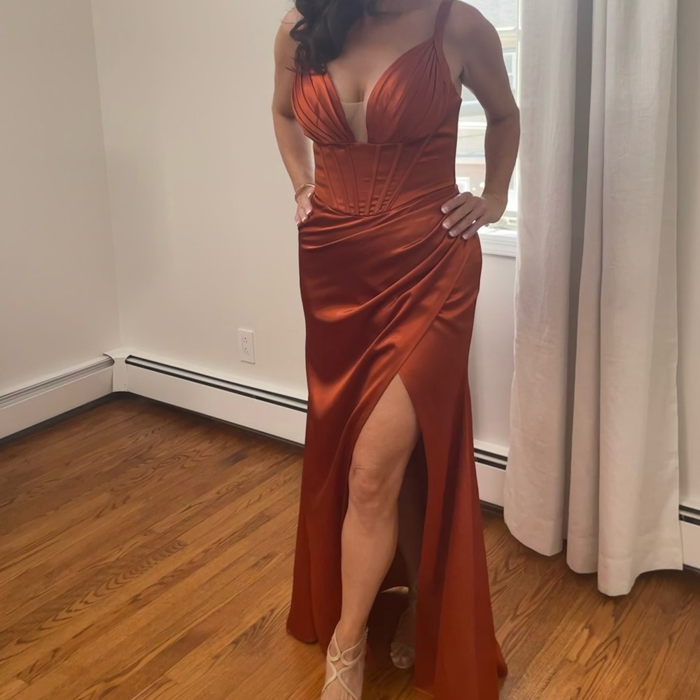 BEAUTIFUL LONG DRESS WITH SLIT